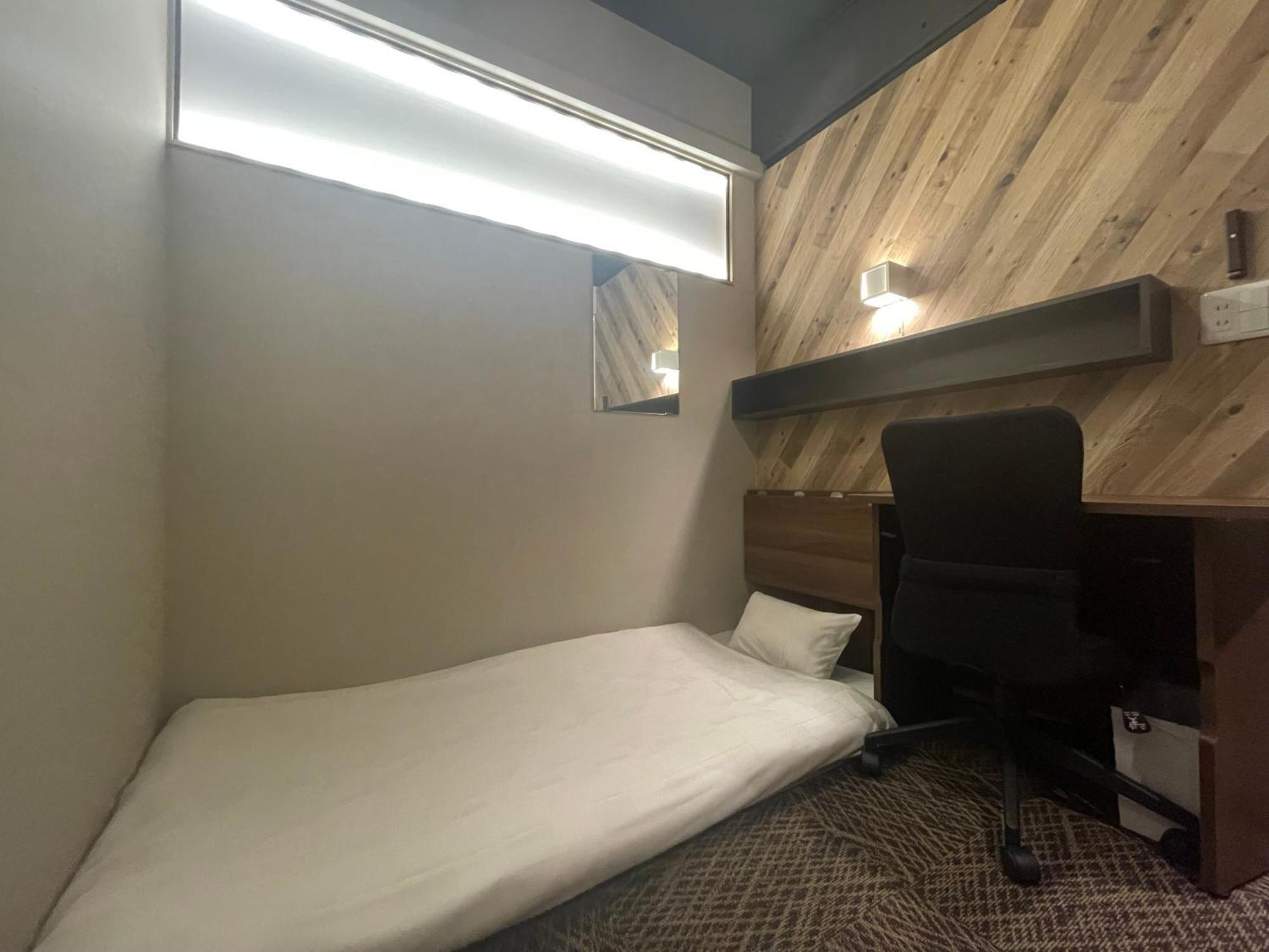 Capsule Hotel Continue Nijojokita 京都 外观 照片