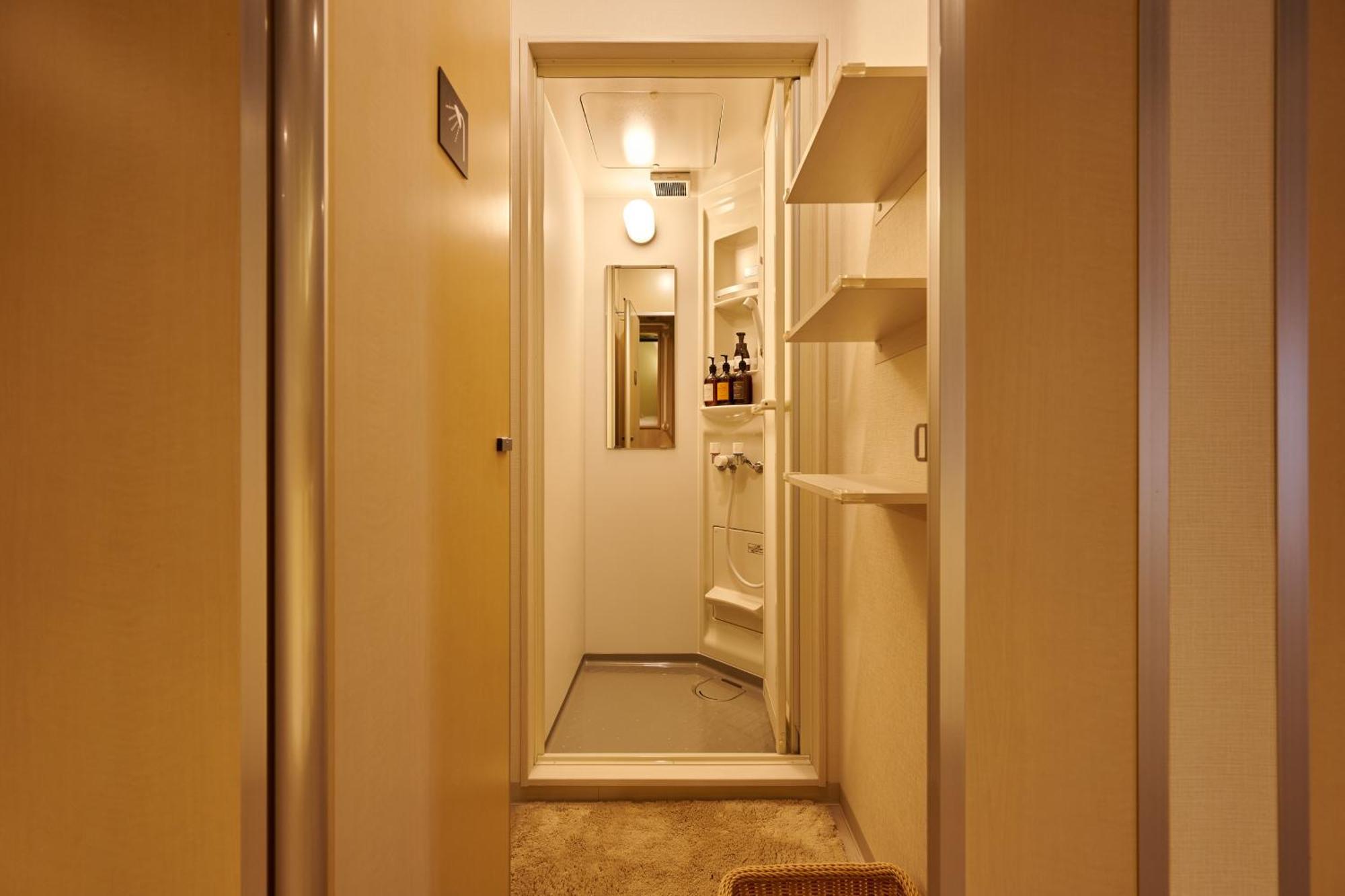 Capsule Hotel Continue Nijojokita 京都 外观 照片