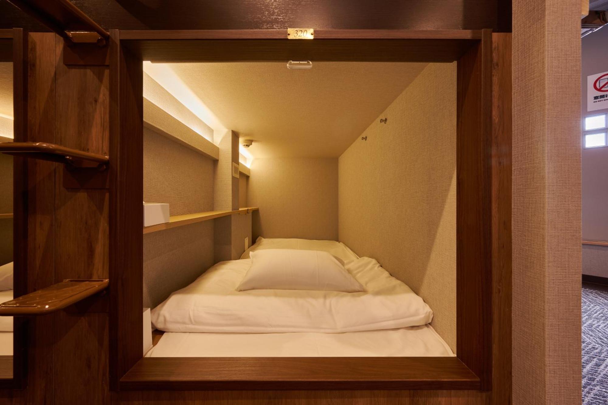 Capsule Hotel Continue Nijojokita 京都 外观 照片