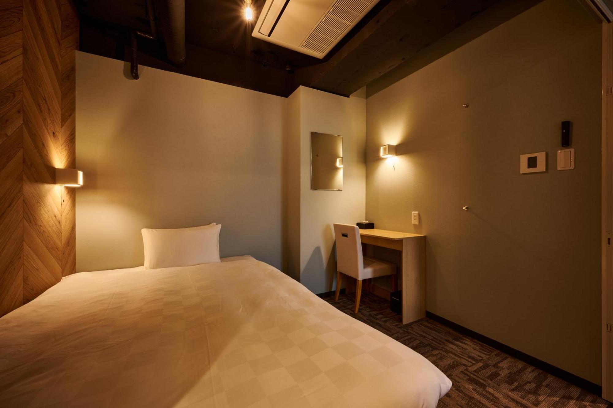 Capsule Hotel Continue Nijojokita 京都 外观 照片